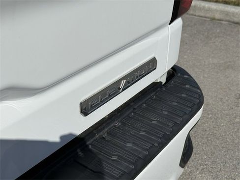 Used 2023 GMC Sierra 1500 Elevation image 14