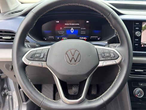 Used 2023 Volkswagen Taos SE FWD image 17