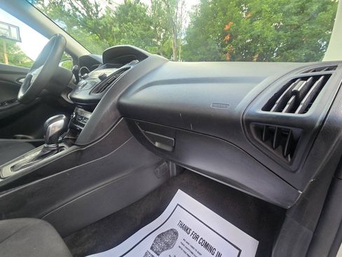 Used 2017 Ford Focus SE FWD image 25