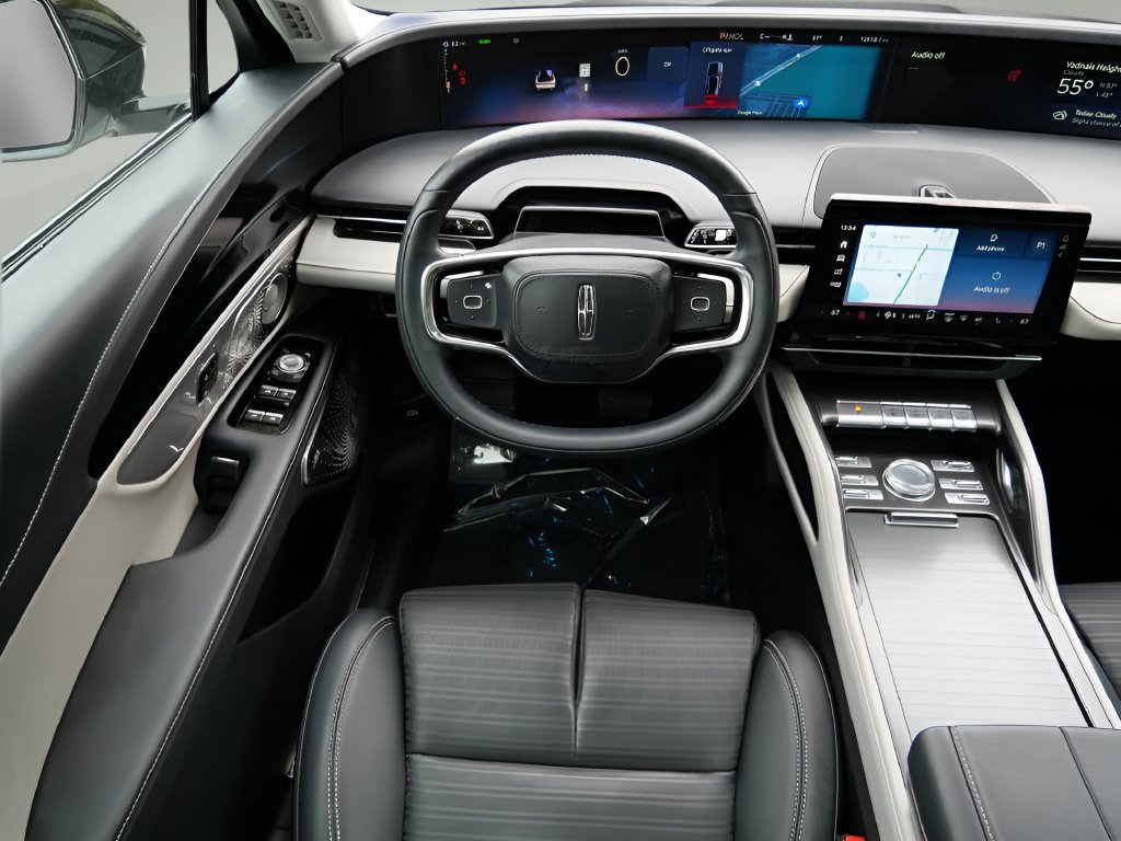 Used 2025 Lincoln Nautilus Reserve AWD/4WD image 13