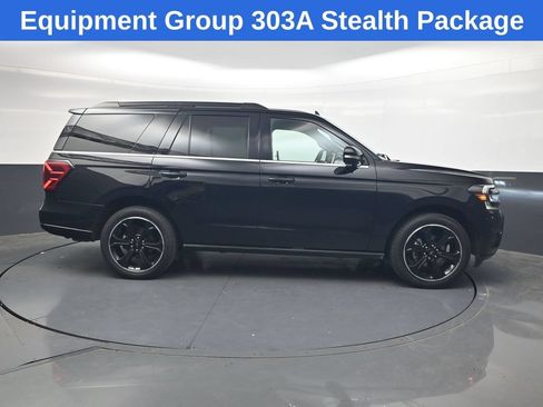 Used 2023 Ford Expedition Limited AWD/4WD image 3