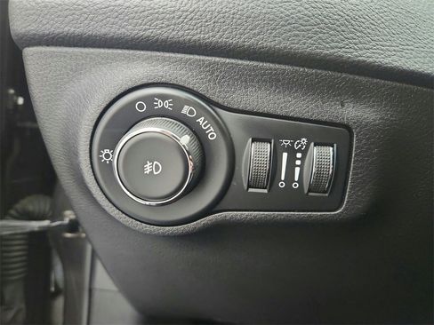 Used 2018 Jeep Compass Limited w/ Navigation Group image 32