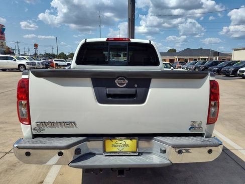 Used 2017 Nissan Frontier SV w/ SV Value Truck Package RWD image 5