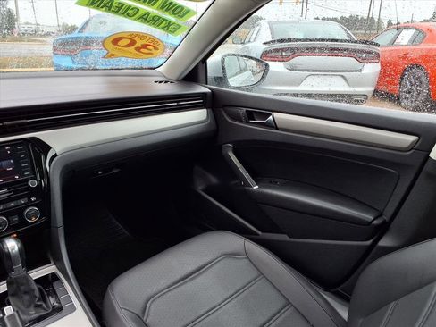 Used 2021 Volkswagen Passat 2.0T SE image 13