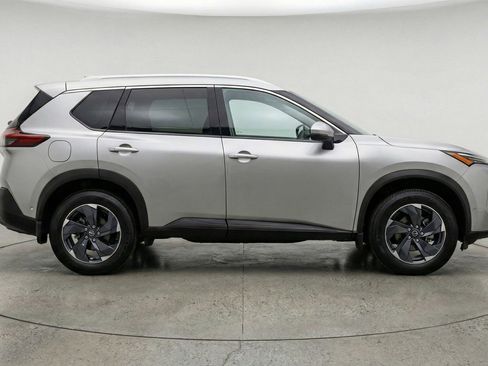 Used 2025 Nissan Rogue SV FWD image 11