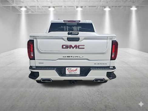 Used 2022 GMC Sierra 1500 Denali w/ Denali Premium Package AWD/4WD image 5