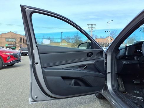 Certified 2025 Hyundai Elantra Sport image 23