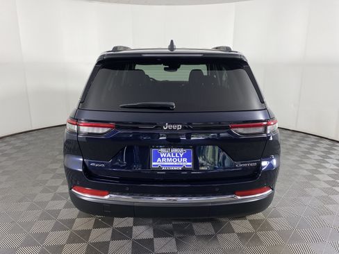 Used 2024 Jeep Grand Cherokee Limited AWD/4WD image 10