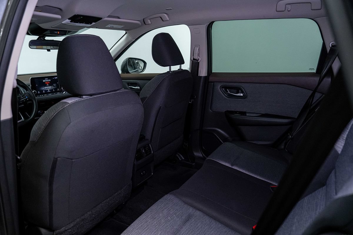 Used 2023 Nissan Rogue SV FWD image 13
