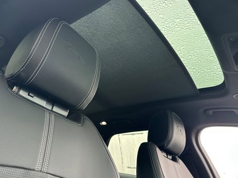 New 2025 Jaguar F-PACE R-Dynamic S image 23