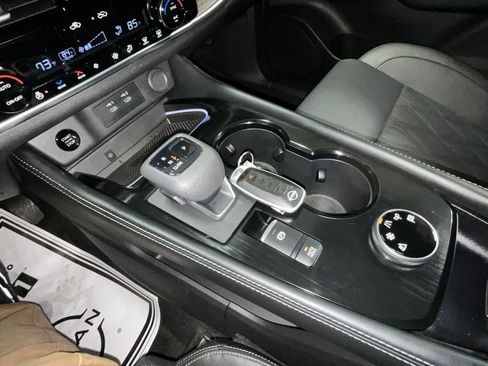 Used 2025 Nissan Rogue Platinum w/ Platinum Premium Package image 40