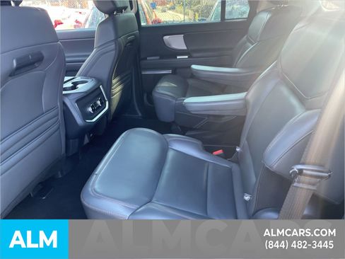 Certified 2025 Ford Expedition Active image 12