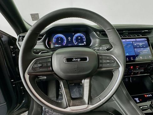 Used 2024 Jeep Grand Cherokee Limited w/ Black Appearance Package image 12