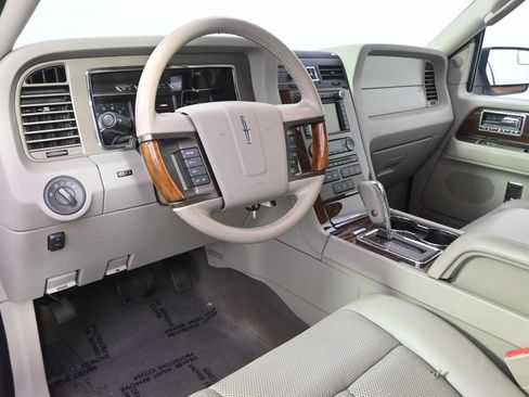 Used 2014 Lincoln Navigator 4WD image 11
