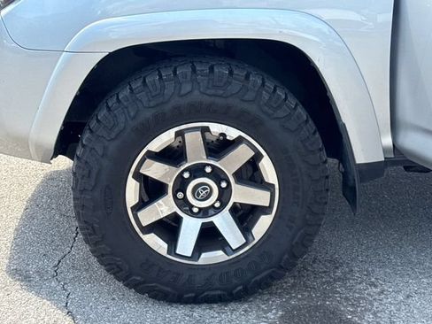 Used 2022 Toyota 4Runner TRD Off-Road Premium AWD/4WD image 25