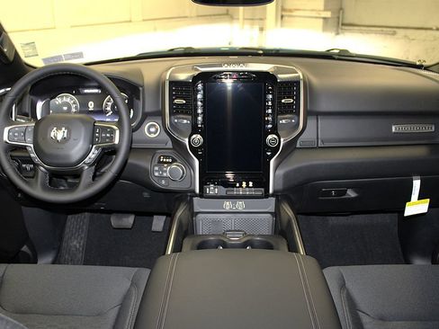 New 2026 RAM 1500 4x4 Crew Cab image 9