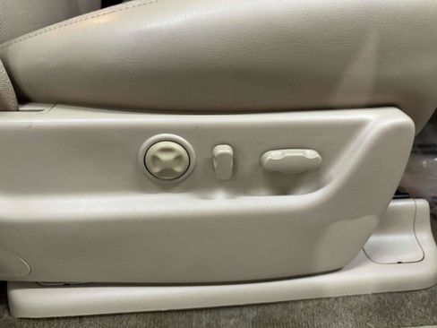 Used 2012 Cadillac Escalade Luxury AWD/4WD image 55