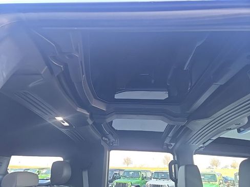 Used 2025 GMC Hummer EV 3X image 97