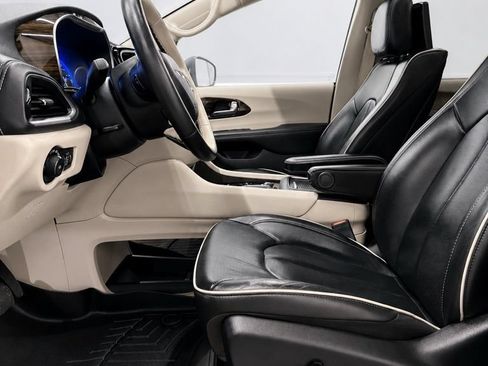Used 2021 Chrysler Pacifica Limited w/ Uconnect Theater Family Group AWD/4WD image 18