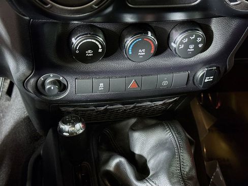Used 2017 Jeep Wrangler Sport AWD/4WD image 6