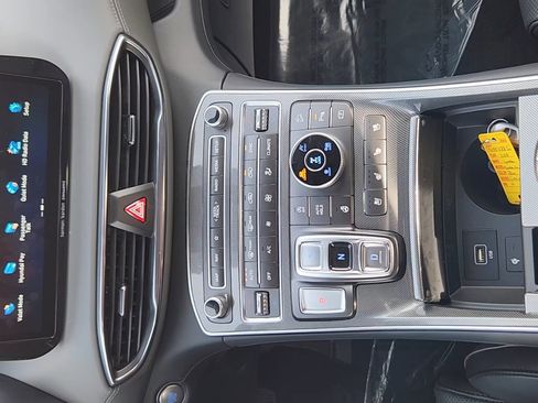 Used 2023 Hyundai Santa Fe Limited image 17