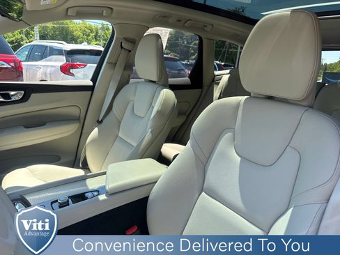 Certified 2025 Volvo XC60 T8 Plus w/ Climate Package AWD/4WD image 18