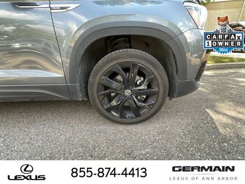 Used 2024 Volkswagen Taos SE FWD image 24