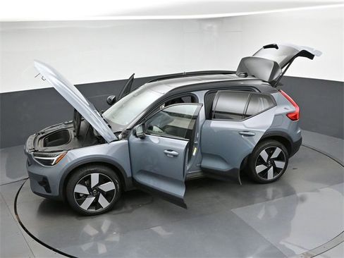 Used 2023 Volvo XC40 Recharge Ultimate image 50