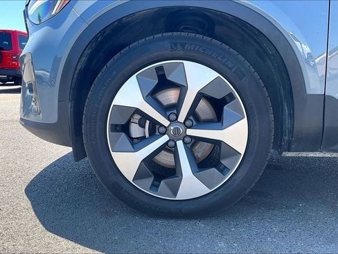Used 2023 Volvo XC40 B4 Ultimate FWD image 2