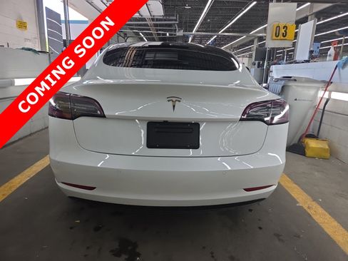 Used 2022 Tesla Model 3 Long Range AWD/4WD image 4