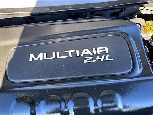 Used 2016 Jeep Cherokee Latitude w/ Comfort & Sound Group image 34