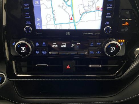 Used 2021 Toyota Highlander XSE image 26