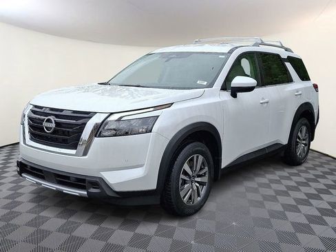New 2025 Nissan Pathfinder SL image 3