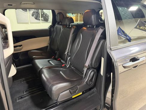 Used 2023 Kia Carnival EX FWD image 20