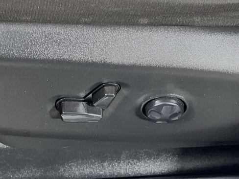 Used 2024 Chrysler Pacifica Touring FWD image 16