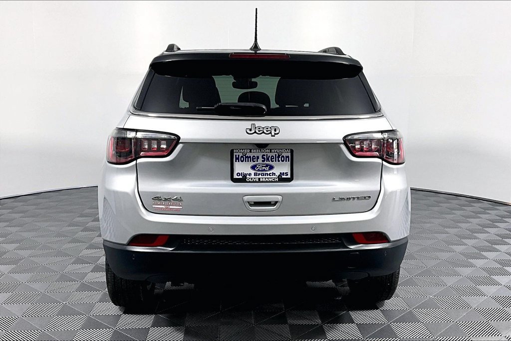 Used 2025 Jeep Compass Limited AWD/4WD image 4