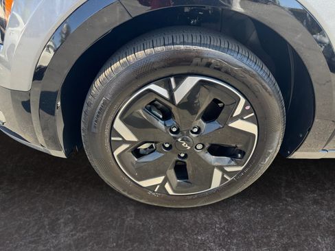 Used 2025 Kia Niro Wind FWD image 14