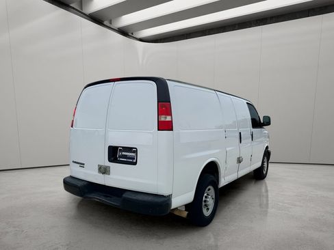 Used 2016 Chevrolet Express 2500 RWD image 8