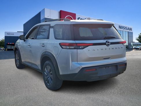 Used 2025 Nissan Pathfinder SV FWD image 4