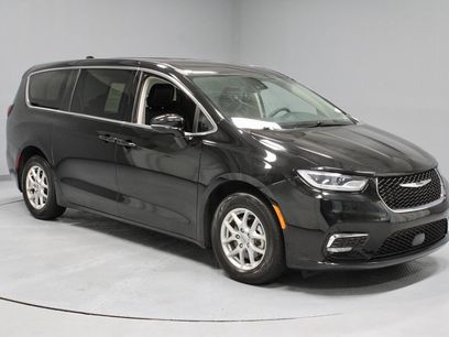 Used 2024 Chrysler Pacifica Touring-L
