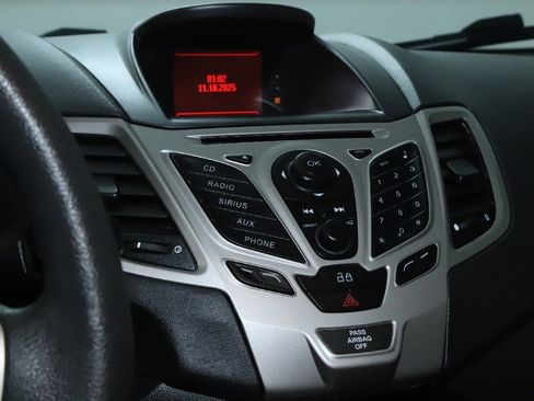 Used 2013 Ford Fiesta SE image 25