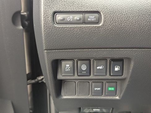Used 2019 Nissan Rogue SV FWD image 22