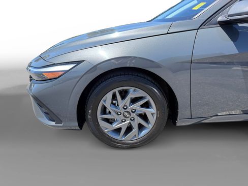 Used 2024 Hyundai Elantra SEL FWD image 9