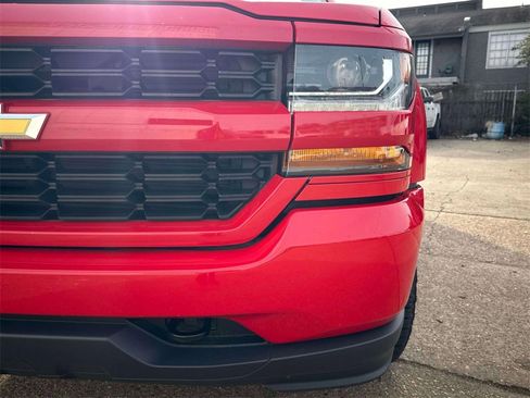 Used 2018 Chevrolet Silverado 1500 Custom w/ Trailering Package image 7