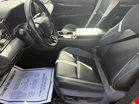 Used 2025 Toyota Camry SE FWD image 13