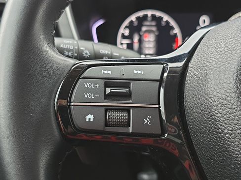 Certified 2025 Honda Pilot Touring image 18