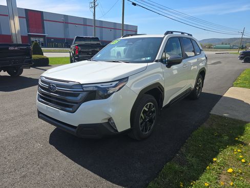 Used 2025 Subaru Forester Premium AWD/4WD image 8