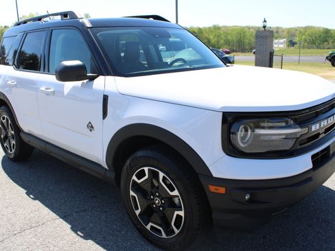 Used 2023 Ford Bronco Sport Outer Banks w/ Tech Package image 4