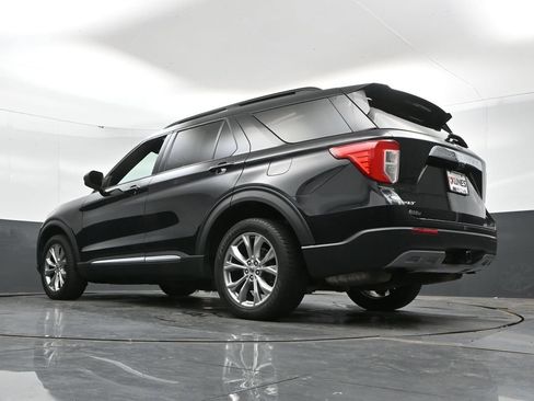 Used 2020 Ford Explorer XLT w/ Equipment Group 202A AWD/4WD image 46
