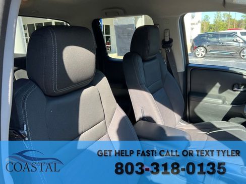 Used 2023 Nissan Frontier SV image 27